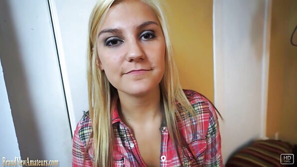 Schattige meid Mabel May porno american hd serveert enorme donkere staaf in POV