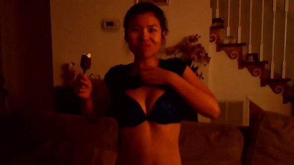 Blonde Joseline Kelly heeft seks met een film porno xxnx sheriff en zuigt lul