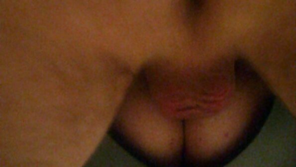 Prachtige Vanessa Decker masturbeert in de douche en heeft video porno pic anale seks